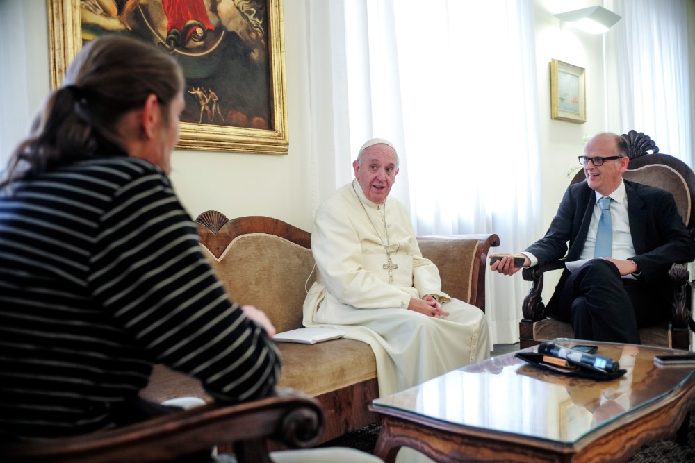 „wir Müssen Für Eine Welt Ohne Armut Kämpfen” Papst Franziskus Gibt Seltenes Interview Mit