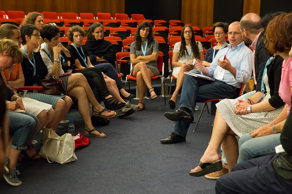 INSP members form a discussion group at the INSP Global Street Paper Summit 2016 in Athens, Greece. Credit: thebigpicture.gr / Thanos Levidiotis