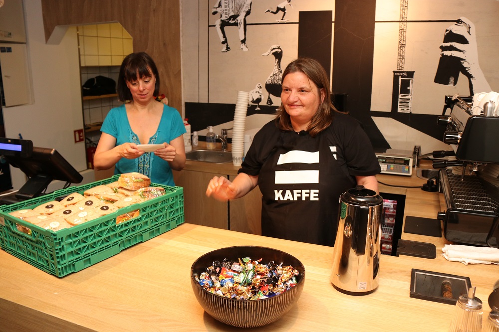 Left: Gunvor, social worker and manager. Right Anniken, barista. From the opening day 29.6