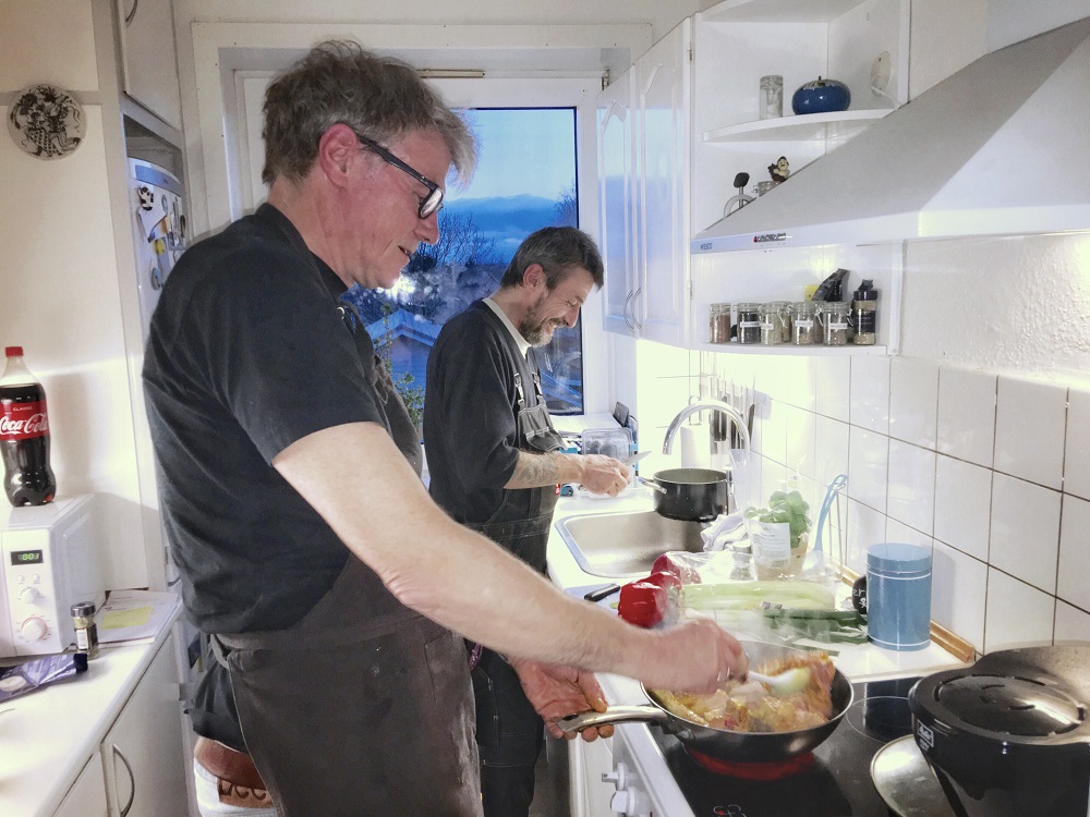 Hus Forbi vendor Kim Olsen, and the magazine's editor Poul Struve Nielsen, cook for one lucky competition winner. Credit: Mette Kramer Kristensen 