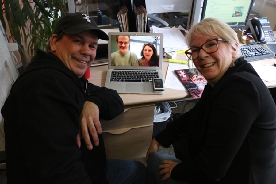 L'Itinéraire vendor Yvon Massicotte (L), accompanied by editor Josée Panet-Raymond (R), talks to Megaphone vendor James Witwicki, sat alongside editor Stefania Seccia