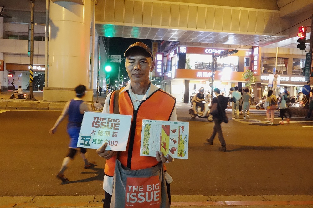 Chao-you Chen, magazine seller at Xihu station. Credit: Yu-ruei Lu / The Big Issue Taiwan