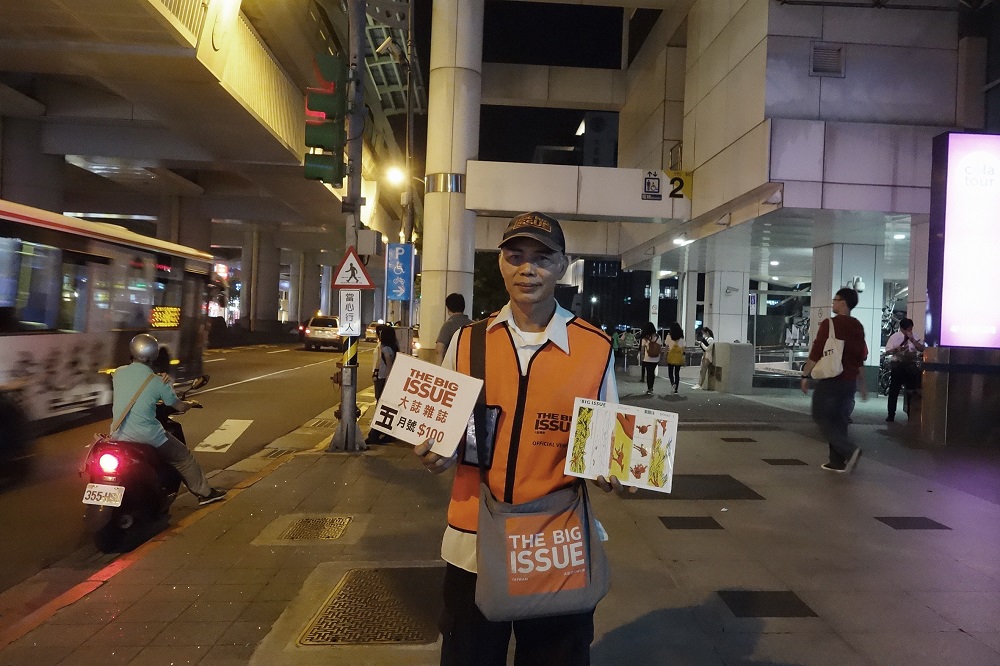 Chao-you Chen, magazine seller at Xihu station. Credit: Yu-ruei Lu / The Big Issue Taiwan