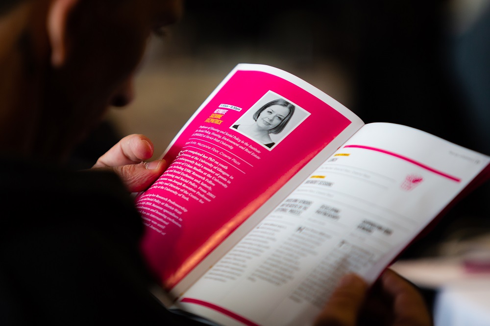 A delegate reads about Suzanne Fitzpatrick in the #INSP2018 programme. Credit: Jack Donaghy