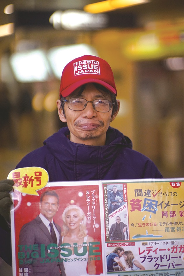 Big Issue Japan vendor Naofumi Mima (Credit: Yoshihiro Kinoshita)