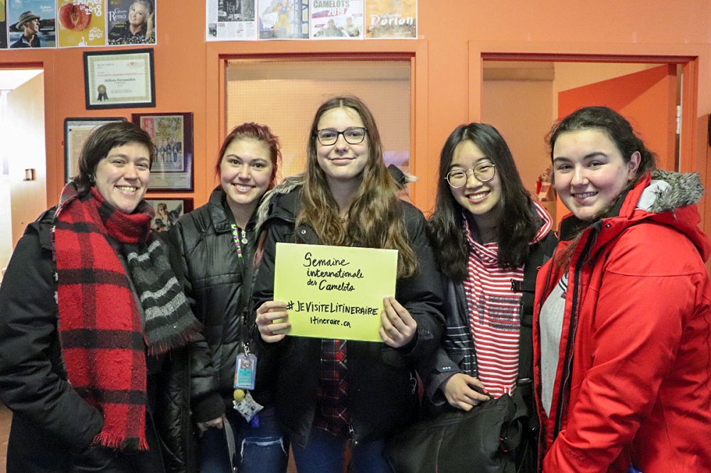 Student group visiting the L'Itinéraire office. Credit: Alexandre Duguay.