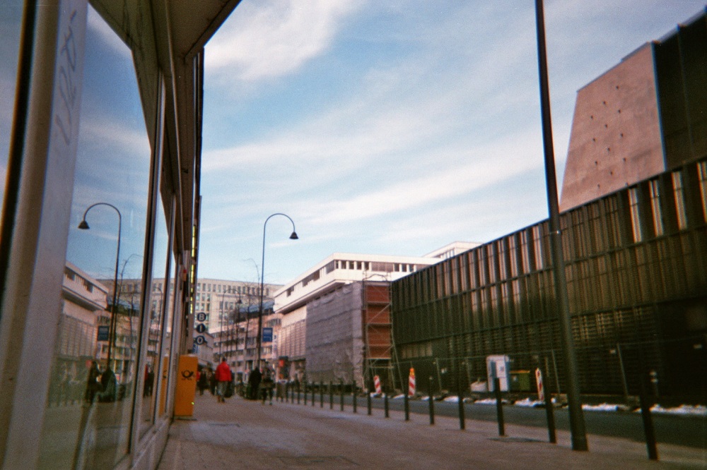 3.50pm: Krebsgasse carpark – view to the right, left and opposite the opera house.