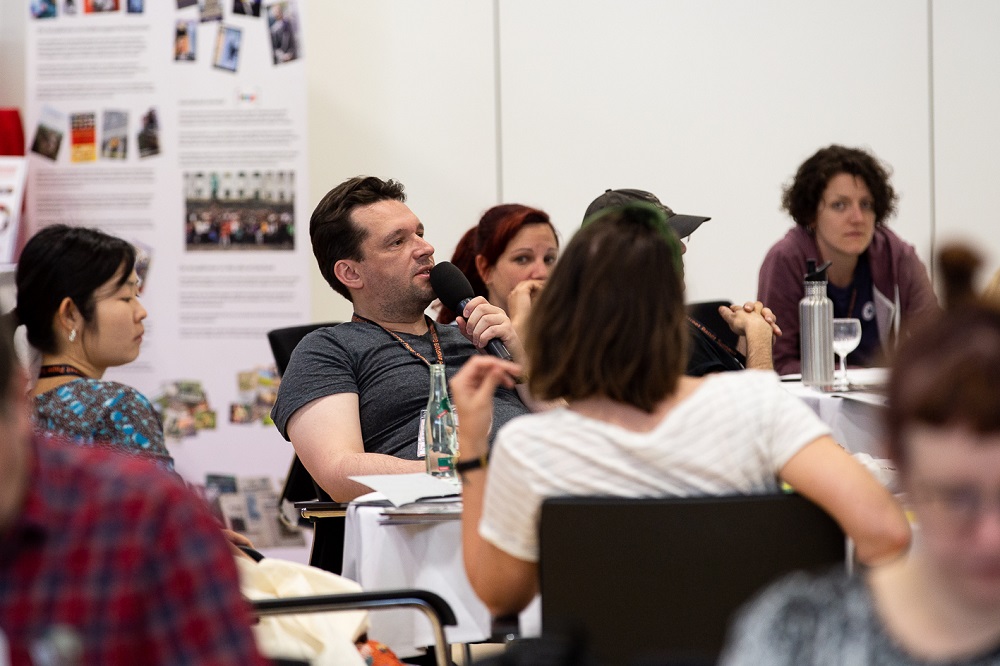 Delegate ask questions of Serrato after his keynote presentation. (Credit: Andreas Fuchs)