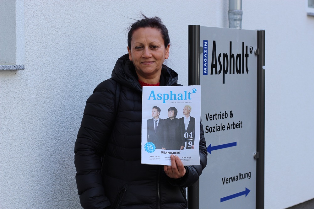 Asphalt vendor Reghina. [Credit: Svea Kohl]