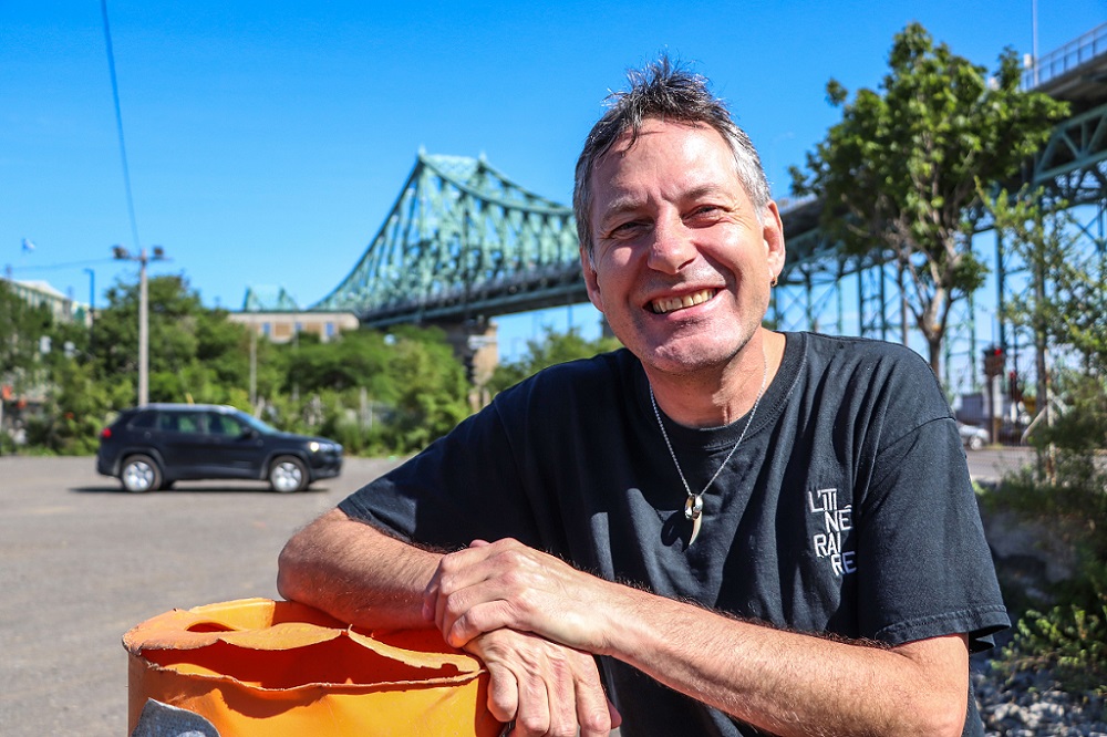 L'Itinéraire vendor Jean-Paul Lebel. [Courtesy of L'Itinéraire]