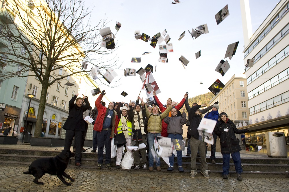 Megafon staff and vendors celebrate good initial sales back in 2007