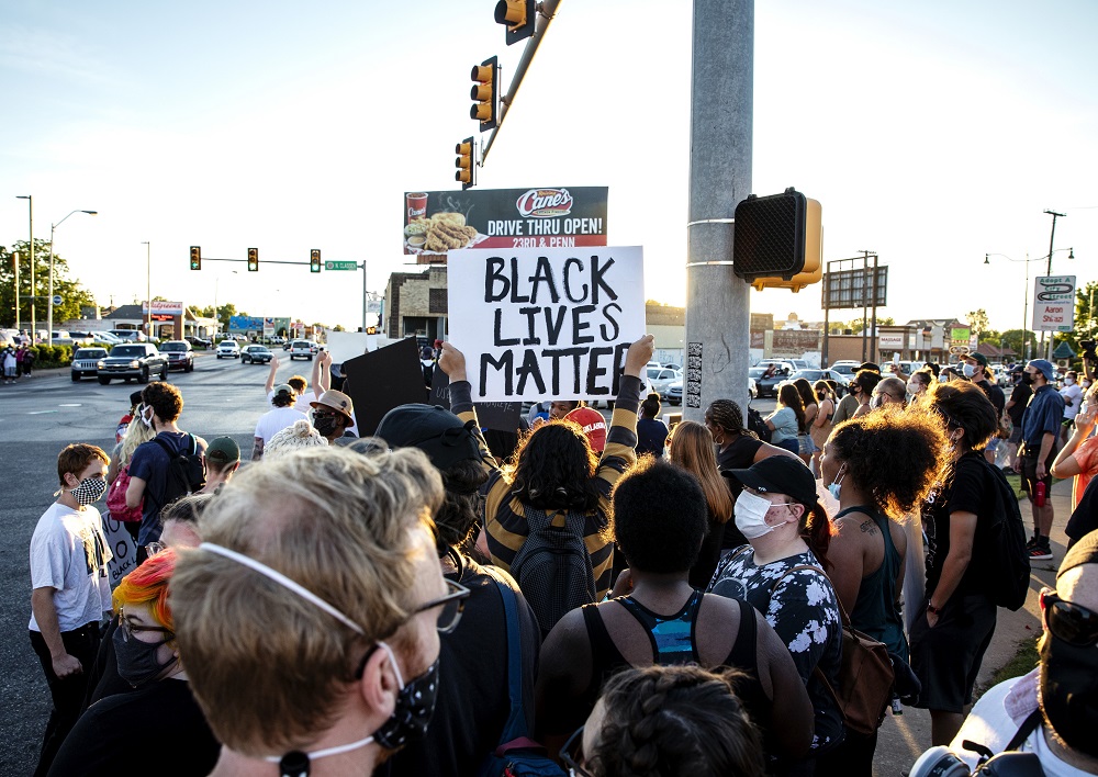 Protestors in Oklahoma City shut down a busy intersection during a demonstration on May 30, 2020 Photo by Nathan Poppe, The Curbside Chronicle.