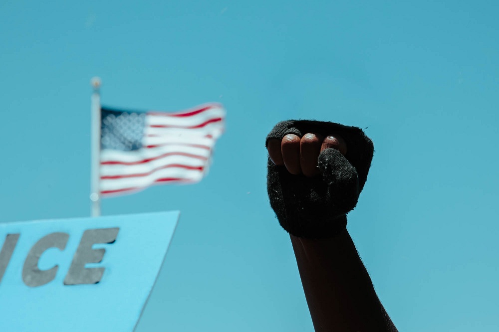 A protester raises his fist at the San Francisco entrance to the Golden Gate Bridge. [Credit: Kit Castagne]