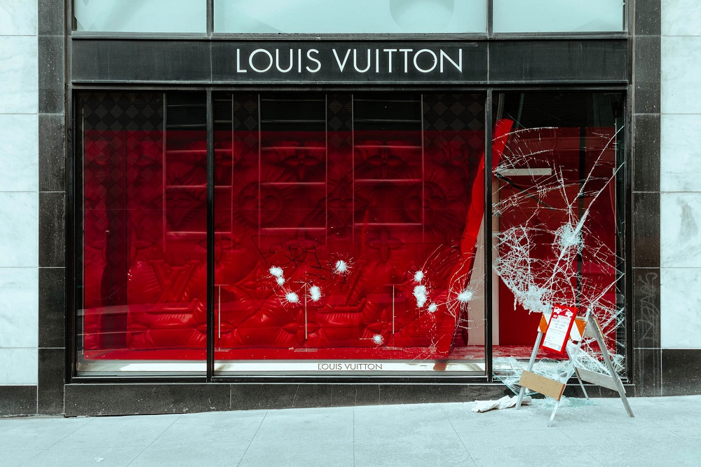 Broken windows at the Union Square Louis Vuitton store. [Credit: Kit Castagne]