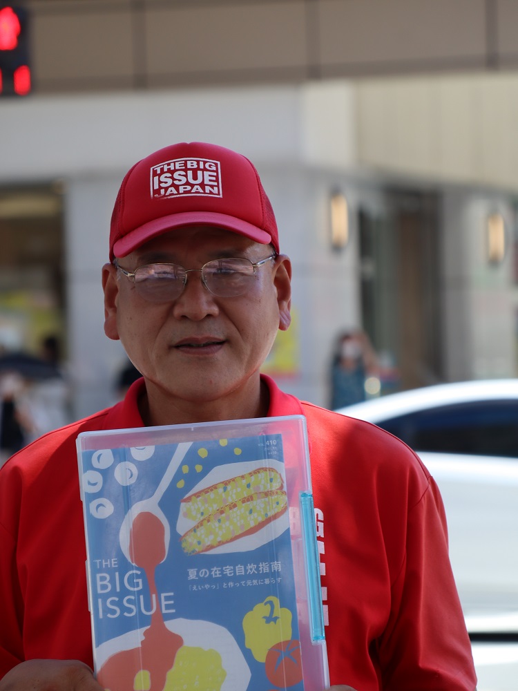 Big Issue Japan vendor Nakanishi Hitoshi. [Credit: Yakuwa Kayoko]