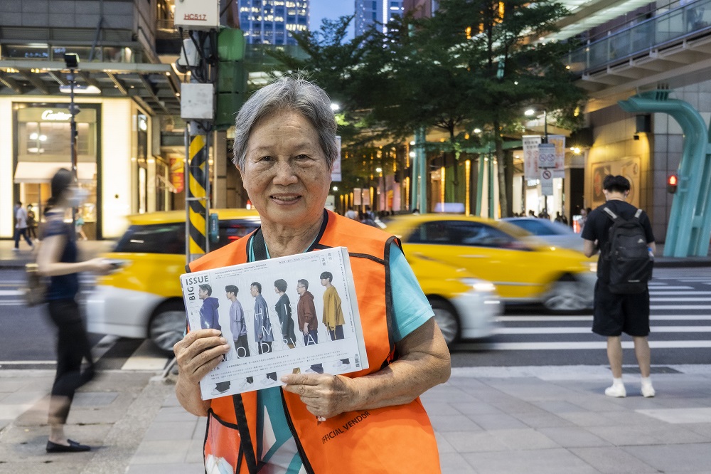 Chu-fang Chuang, The Big Issue Taiwan vendor in front of the Chunghwa Telecom shop at VieShow Cinemas square, Hsin-yi District, Taipei, Taiwan. [Credit: Yu-ruei Lu]